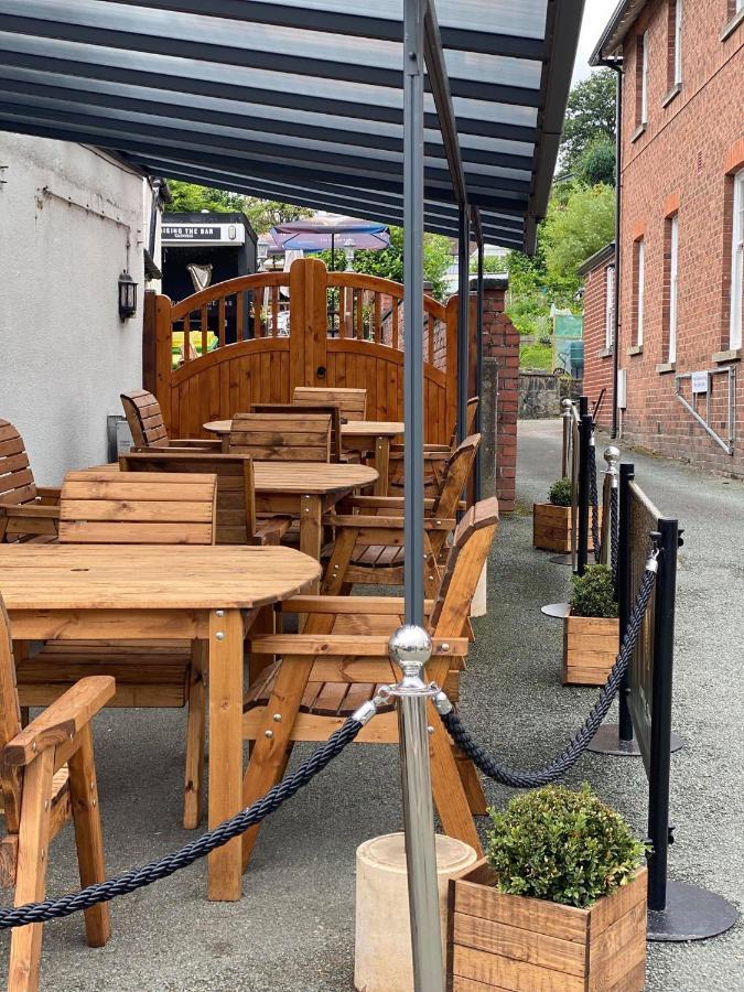 Old New Inn, Llanfyllin Екстериор снимка